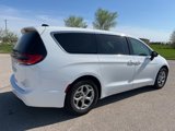 Used 2024 Chrysler Pacifica Limited image 3
