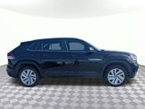 Used 2022 Volkswagen Atlas Cross Sport SE image 2