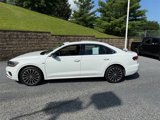 Used 2022 Volkswagen Passat 2.0T image 3
