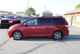 Used 2019 Toyota Sienna SE image 2