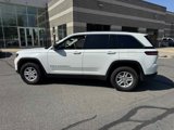 Used 2023 Jeep Grand Cherokee Laredo image 3