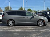 Used 2022 Chrysler Pacifica Touring-L image 2