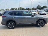 Used 2024 Nissan Rogue SV image 2