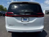 Used 2022 Chrysler Pacifica Touring-L image 5