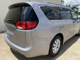 Used 2018 Chrysler Pacifica Touring-L image 4