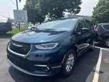 New 2025 Chrysler Pacifica Select image 3