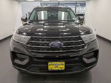 Used 2022 Ford Explorer XLT image 2