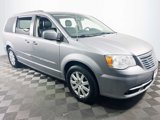 Used 2015 Chrysler Town & Country Touring image 3