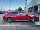 Used 2018 Toyota Camry SE image 2