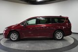 Used 2023 Chrysler Pacifica Touring-L image 4