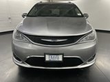 Used 2017 Chrysler Pacifica Limited image 2