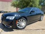 Used 2017 Chrysler 300 Limited image 3