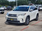 Used 2017 Toyota Highlander XLE image 2