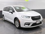 Used 2023 Chrysler Pacifica Touring-L image 2