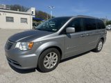 Used 2016 Chrysler Town & Country Touring image 3