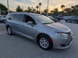 Used 2020 Chrysler Pacifica Touring-L image 2