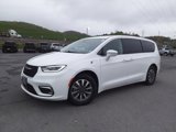 Used 2022 Chrysler Pacifica Touring-L w/ Uconnect Theater Family Group image 2