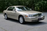 Used 2010 Lincoln Town Car Signature Limited image 4