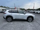 Used 2023 Nissan Rogue SV image 2