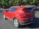 Used 2022 Volvo XC40 T4 Momentum image 6