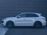 Used 2023 Porsche Cayenne Platinum Edition image 2