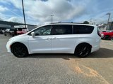 Used 2021 Chrysler Pacifica Touring w/ Uconnect Theater Family Group image 6