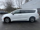 Used 2023 Chrysler Pacifica Limited image 4