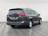 Used 2018 Chrysler Pacifica Touring-L image 4
