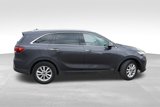 Used 2019 Kia Sorento LX w/ LX Convenience Package image 3