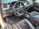 Used 2019 Toyota Highlander SE image 3