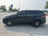 Used 2017 Toyota Highlander SE image 2