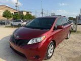 Used 2014 Toyota Sienna LE image 4