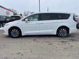 Used 2022 Chrysler Pacifica Touring-L w/ Uconnect Theater Family Group image 2