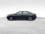 Used 2022 Volkswagen Passat 2.0T image 2