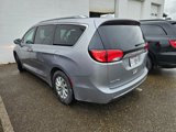 Used 2018 Chrysler Pacifica Touring-L image 3