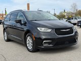 Used 2022 Chrysler Pacifica Touring-L image 2