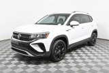 New 2024 Volkswagen Taos SE image 3