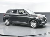 Certified 2022 Hyundai Venue SE image 2
