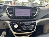 Used 2023 Chrysler Pacifica Touring-L image 6