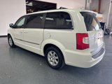 Used 2012 Chrysler Town & Country Touring image 6
