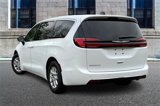 New 2025 Chrysler Pacifica Select image 3