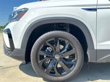 Used 2024 Volkswagen Taos SE w/ Panoramic Sunroof Package image 5