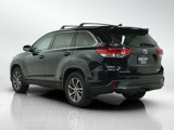 Used 2019 Toyota Highlander XLE image 3