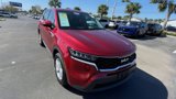Used 2023 Kia Sorento LX image 2