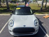 Used 2017 MINI Cooper 4-Door Hardtop image 4