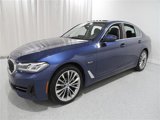 Certified 2022 BMW 530e xDrive w/ Premium Package image 3