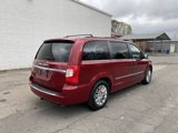 Used 2015 Chrysler Town & Country Touring-L image 2