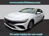 Used 2024 Hyundai Elantra SE image 2