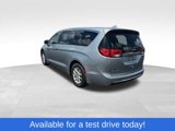 Used 2020 Chrysler Pacifica Touring w/ Advanced Safetytec Group image 3