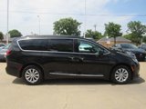 Used 2017 Chrysler Pacifica Touring-L image 5